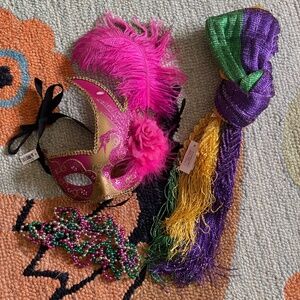Fun Mardi Gras Bundle I Tricolor Scarf & Beads I Hot Pink Masquerade Mask